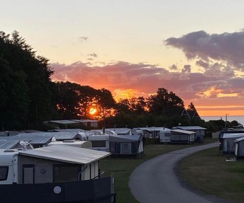 Alba o tramonto visti dall'interno del campeggio o dai dintorni