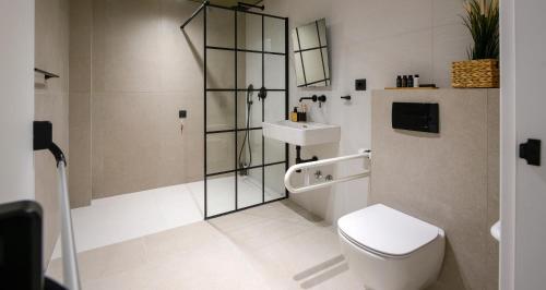 Evelio Living tesisinde bir banyo