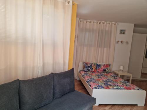 Ruang duduk di Fantasy Apartments Saint Constantine and Helena Resort