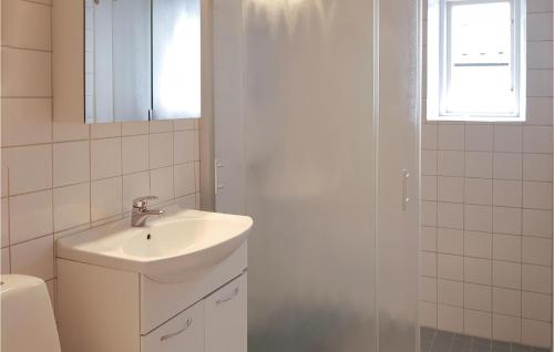 Koupelna v ubytování Nice Apartment In Simrishamn With Wifi