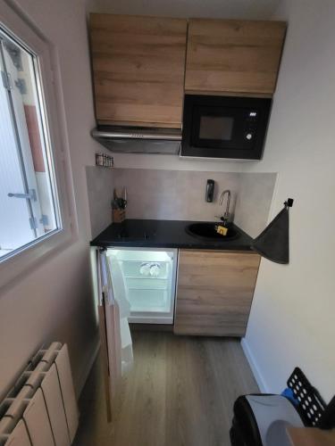 Cucina o angolo cottura di Studio proche gare Vernon Giverny terrasse Parking