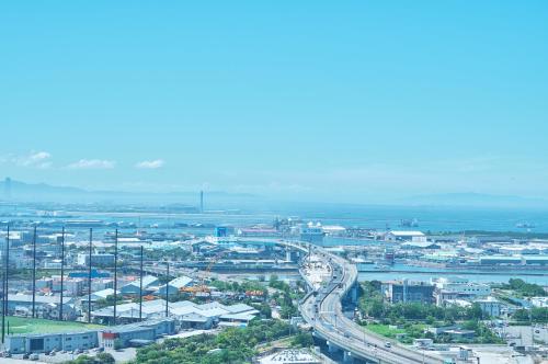 an overhead view of a city with a highway at Kanku Izumiotsu Washington Hotel in Izumiotsu