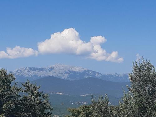 Vue générale sur la montagne ou vue sur la montagne depuis l'appartement