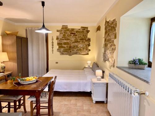 Ένα ή περισσότερα κρεβάτια σε δωμάτιο στο Agriturismo KeBio I Tenuta di Fassia