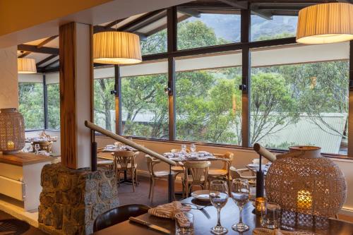 Restaurace v ubytování The Denman Hotel in Thredbo
