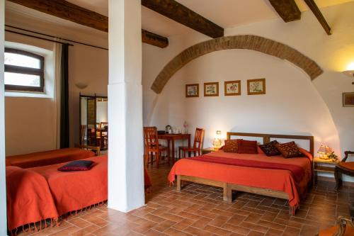 Ένα ή περισσότερα κρεβάτια σε δωμάτιο στο Agriturismo Germogli I Tenuta di Fassia