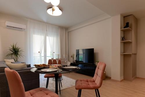 Acropolis Deluxe 1BR Apartment