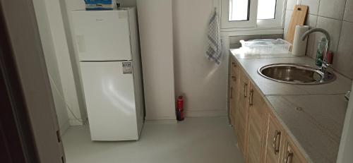 2 Bed Flat - Sleeps 5 - Parking - Wifi
