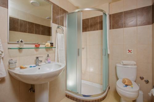 Kúpeľňa v ubytovaní Fotis Studios Apartments