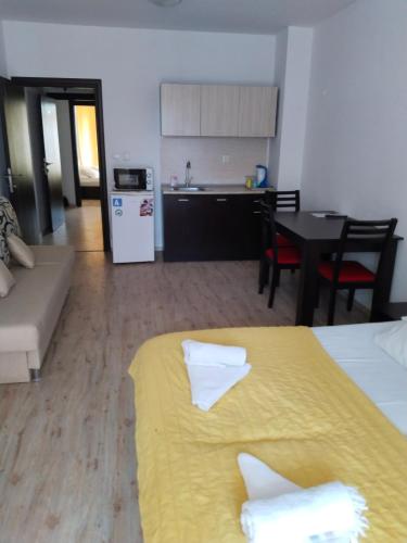 Apartament Janetにあるキッチンまたは簡易キッチン