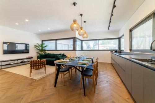 Luxurious New Large 2Bedrooms in Rothschild
