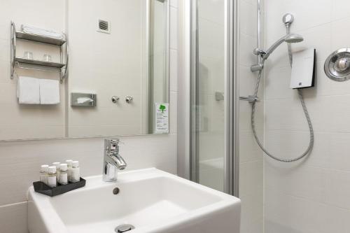 Ein Badezimmer in der Unterkunft BRISTOL Hotel Bad Kissingen