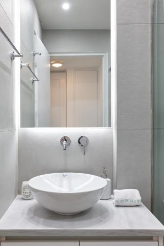 Chic One Bd Apartment with Hilton View