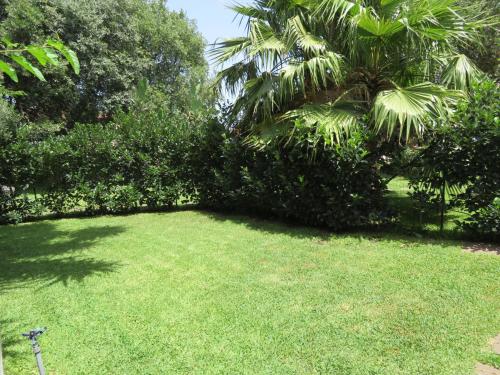 Taman di luar Villetta Camastra