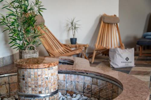 a living room with a table and chairs and plants at Hotel Kesslwirt in Ciardes