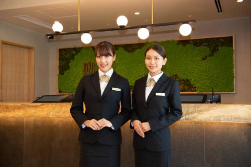 Členové personálu v ubytování Shinrin Hotel