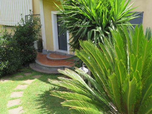 Taman di luar Villetta Camastra