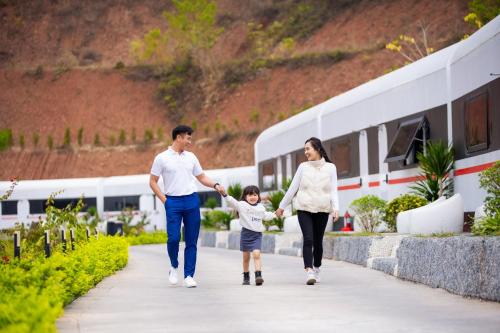 Galeriebild der Unterkunft Mộc Châu Island - The Bullet Hotel in Mộc Châu