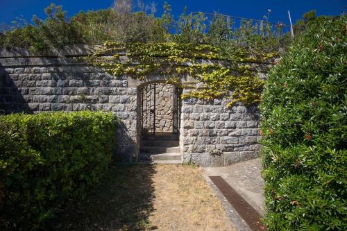a brick wall with a door and a gate at Affitti Brevi Toscana - Forte Militare Talamonaccio in Fonteblanda