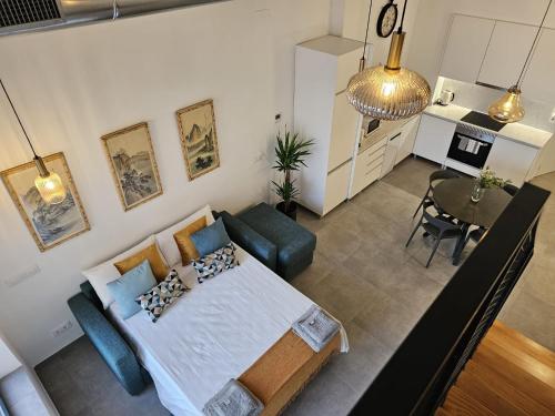 a bedroom with a bed and a living room at Jardín Viveros-Turia 6 PAX-WIFI Y PARKING GRATIS in Valencia