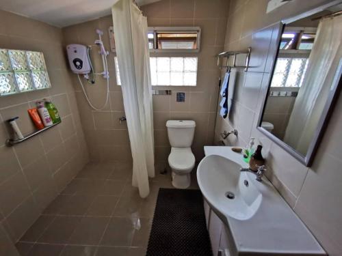 Ванная комната в Kampung B&B Homestay