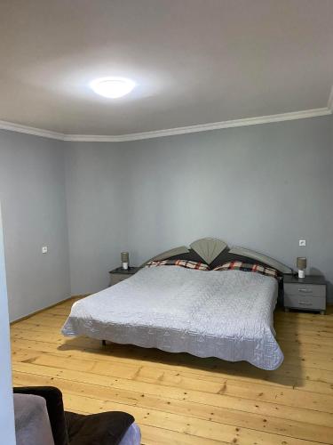 AlpHouseApartment Mestiaにあるベッド