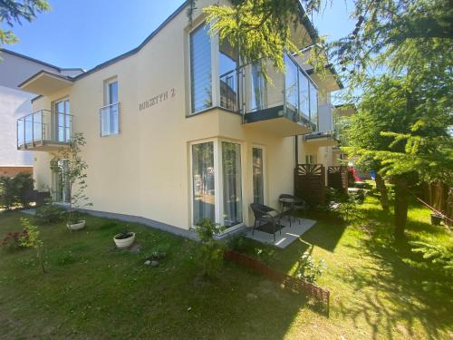 Bursztyn 2 - pokoje na parterze - rowery - plac zabaw - tenis stołowy