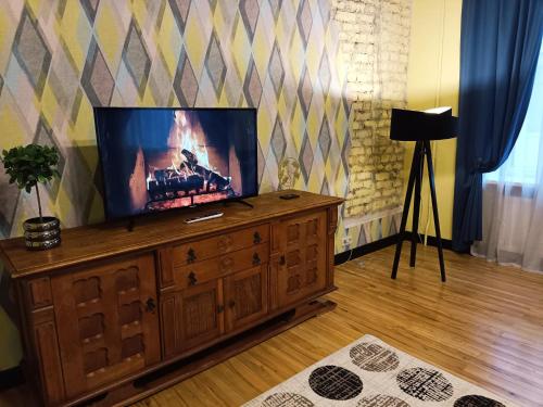 TV/trung tâm giải trí tại Riverside Old Town Spacious One Bedroom Apartment few steps from Dome square and Cathedral