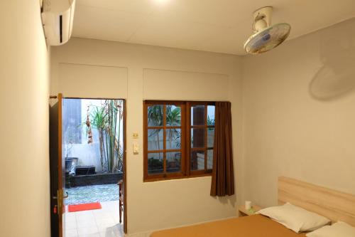 Katil atau katil-katil dalam bilik di Palm Garden Kuta