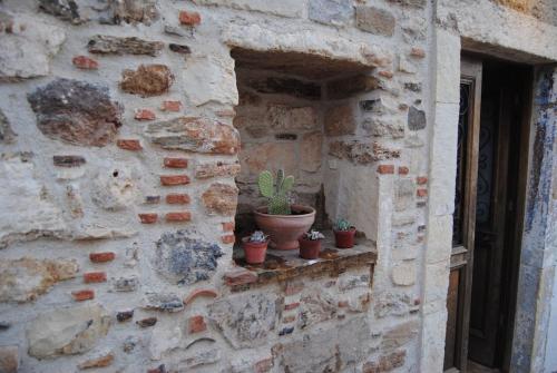 Фотография из галереи Renovated old traditional House в Косе