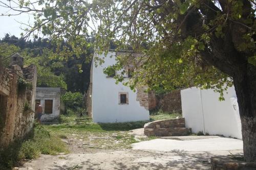 Фотография из галереи Renovated old traditional House в Косе