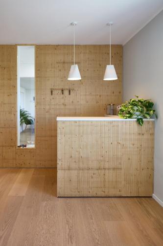 a room with a counter and two potted plants at Westeroog in Wangerooge