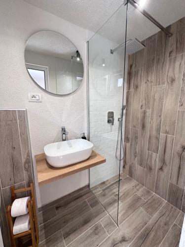 a bathroom with a sink and a mirror at Pensiunea Rodica in Moieciu de Sus