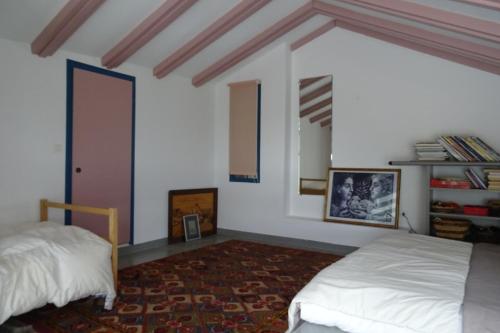 Photo de la galerie de l'établissement Mas en pierres sèches avec piscine, à Lussan