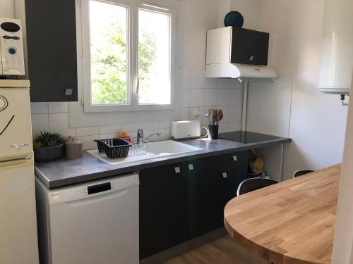 Η κουζίνα ή μικρή κουζίνα στο Chambre du bout d'Auvers