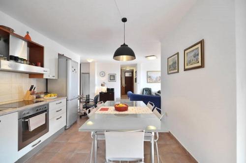 Kuchyňa alebo kuchynka v ubytovaní Apartment Doverska Split