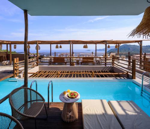 Bazén v ubytovaní Aletri Swim Up Boutique Hotel alebo v jeho blízkosti