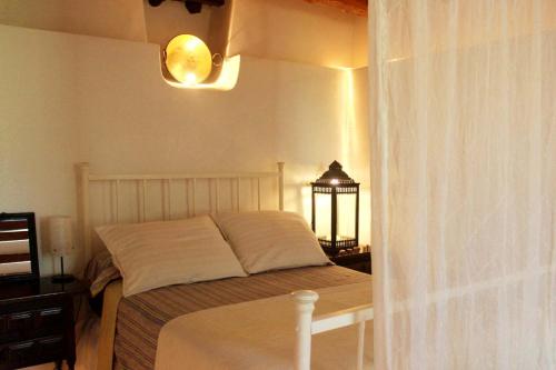 Postel nebo postele na pokoji v ubytování El Aljibe Suite Rural