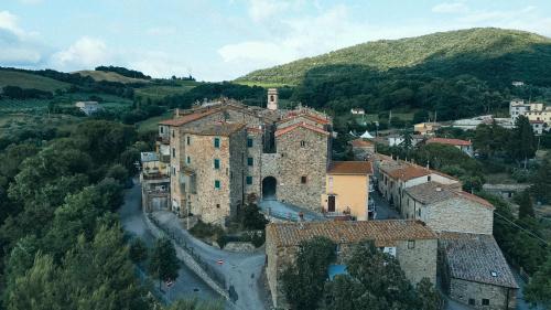 Pohľad z vtáčej perspektívy na ubytovanie O Nini! di Monteverdi Marittimo, Borgo di Canneto