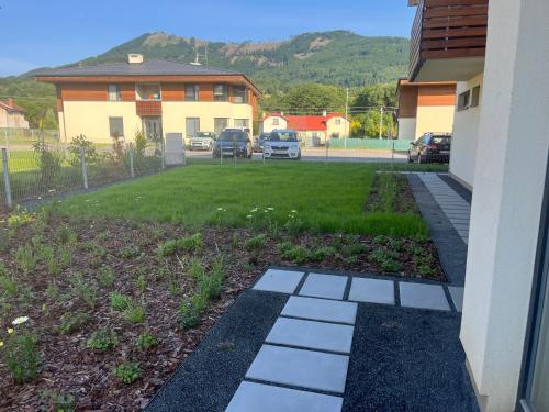 a yard with a house and a driveway at Apartmán za kostelem Čeladná in Čeladná