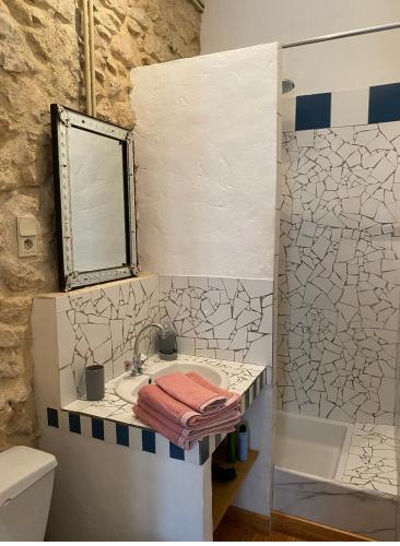 a bathroom with a sink and a mirror at Chez Elise - Gîte de charme - Abbaye de Fontfroide in Bizanet