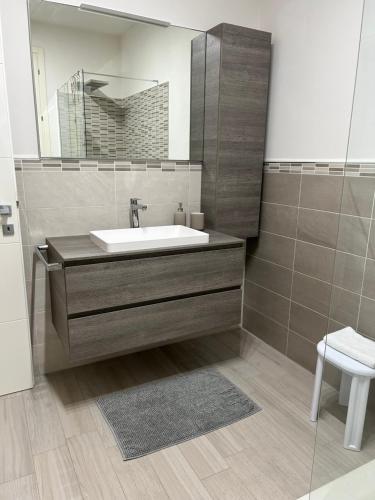 a bathroom with a sink and a mirror at Casa Anna in Rapolano Terme