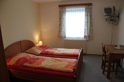 Cama o camas de una habitación en Pension Merkinger
