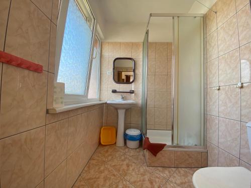 a bathroom with a sink and a shower at Willa Malwa in Rewal