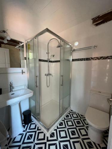 Ванна кімната в L'Arbre penché