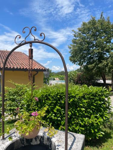 a metal gate with flowers in a garden at Corte Attilea in Valeggio sul Mincio