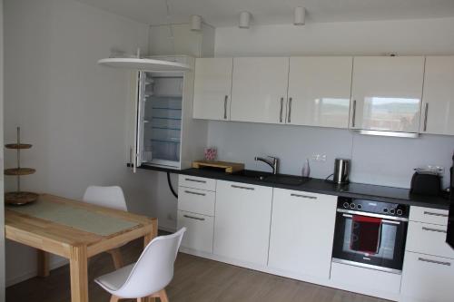 Η κουζίνα ή μικρή κουζίνα στο 2 Zimmer Wohnung 5 km vom Bodensee entfernt ab 5 Nächte