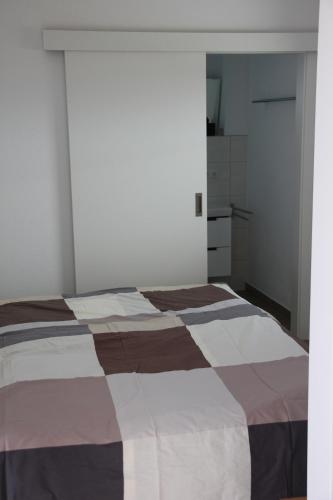 Ένα ή περισσότερα κρεβάτια σε δωμάτιο στο 2 Zimmer Wohnung 5 km vom Bodensee entfernt ab 5 Nächte