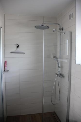 Ένα μπάνιο στο 2 Zimmer Wohnung 5 km vom Bodensee entfernt ab 5 Nächte