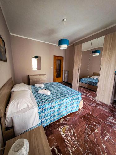 a bedroom with a bed in a room with a marble floor at Alloggio Rumore di Onde in Rapallo